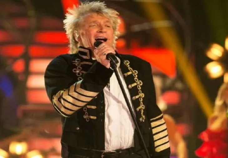 Rod Stewart e cel mai în vârstă artist de sex masculin pe primul loc în top Marea Britanie