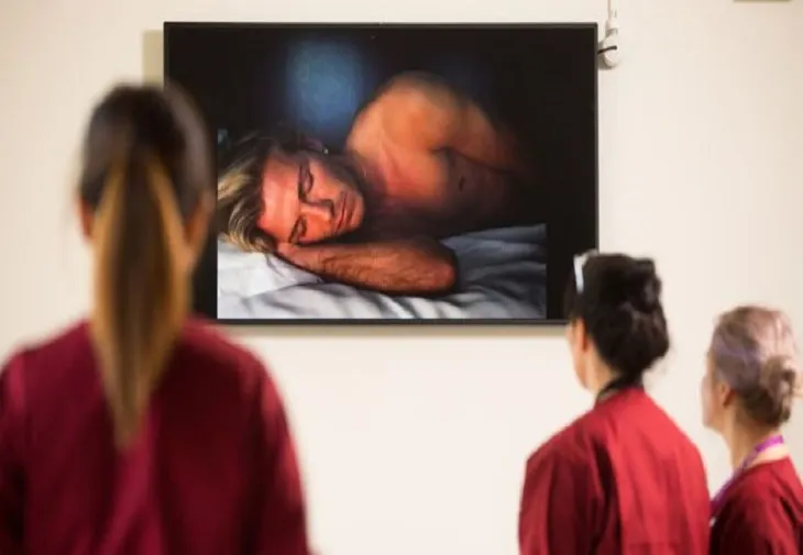 David Beckham doarme o oră într-un film spectacol difuzat la spitalul în care s-a născut