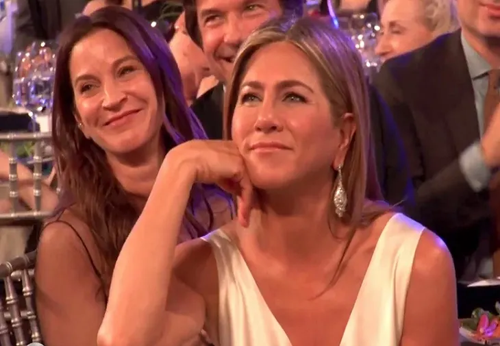 Jennifer Aniston a râs la gluma lui Brad Pitt despre faptul că nu se înțelege cu soția sa, la premiile SAG