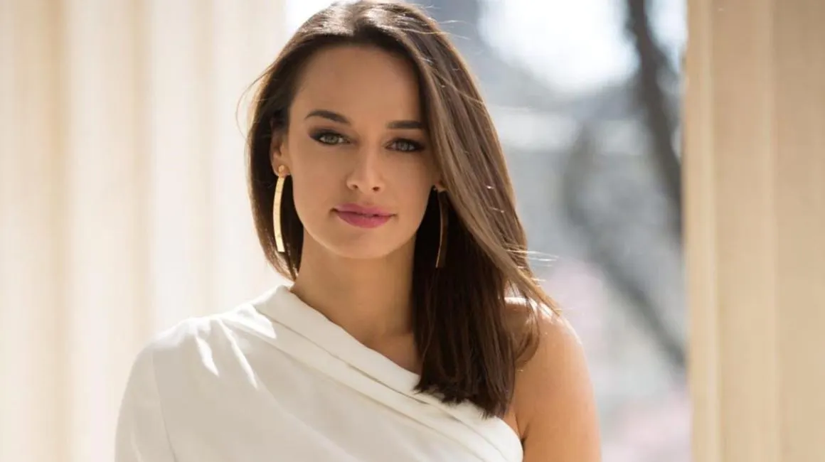 N-ai să crezi cum era umilită Andreea Raicu în copilărie de tatăl ei!