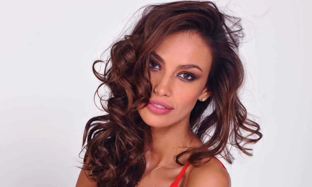 Mădălina Ghenea trăiește o poveste de dragoste că în basme! Când ar putea veni vedeta cu iubitul în România?
