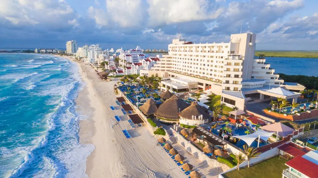 5 motive pentru care trebuie să ajungi în Cancun măcar o dată-n viață
