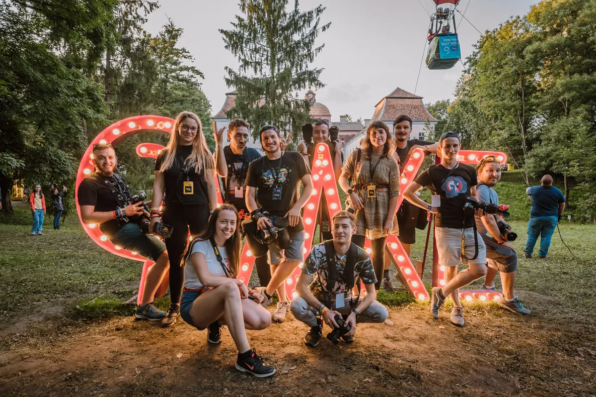 Lumea s-a schimbat! Ce magazine din București s-au închis, ce evenimente din lume s-au anulat