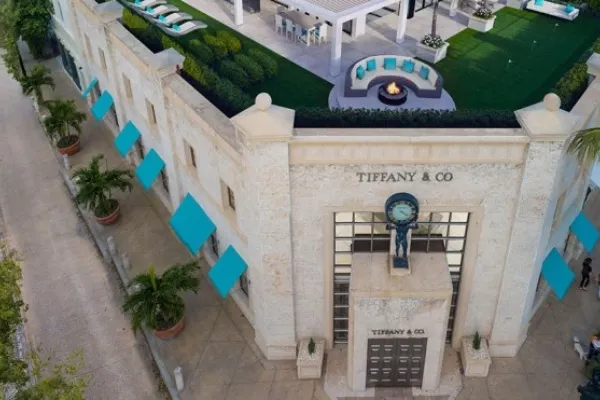 Adori bijuteriile Tiffany și ai 17,5 mil. $? Poți lua micul dejun în apartamentul construit deasupra magazinului din Palm Beach