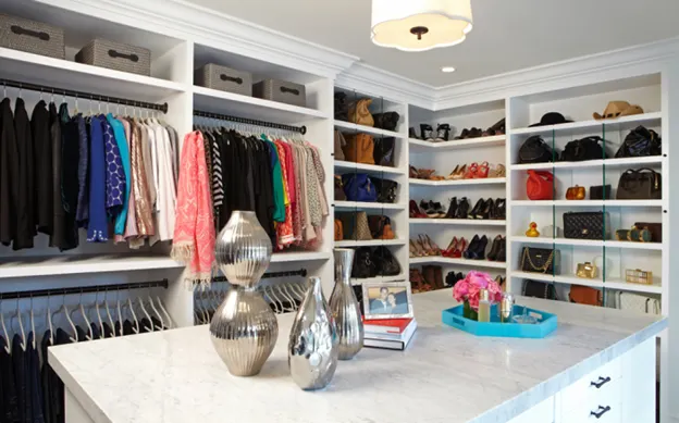 Dressing-ul, must have-ul oricărei pasionate de modă