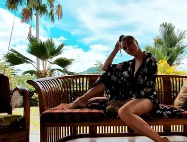 Lora este în continuare blocată în Bali. Unde stă acum vedeta