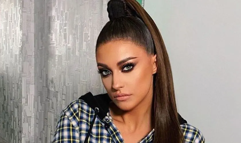 Ce videoclip sexy a filmat Antonia alături de Alina Ceușan