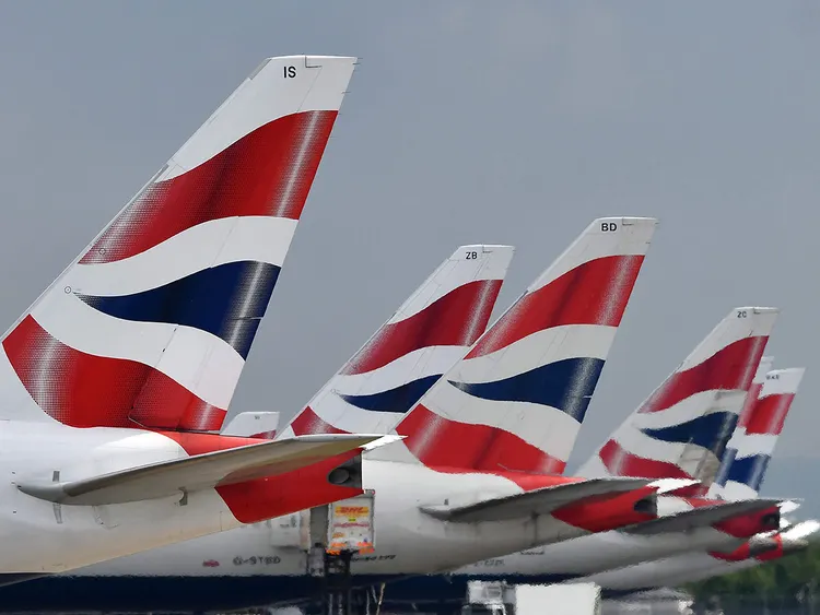 O mare companie aeriană anunță că suspendă 36.000 de locuri de muncă