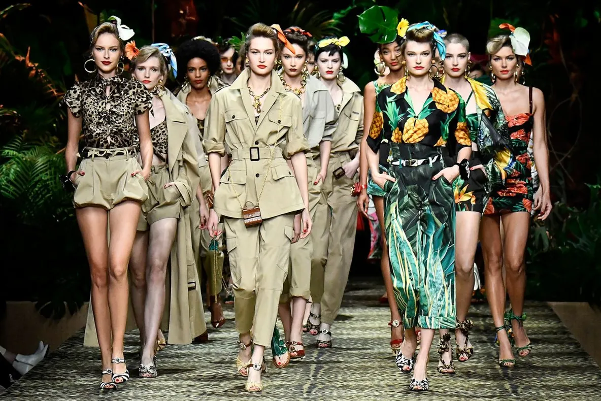 Un an fără spectacole de modă. Ce se pierde și cum se va adapta industria de fashion