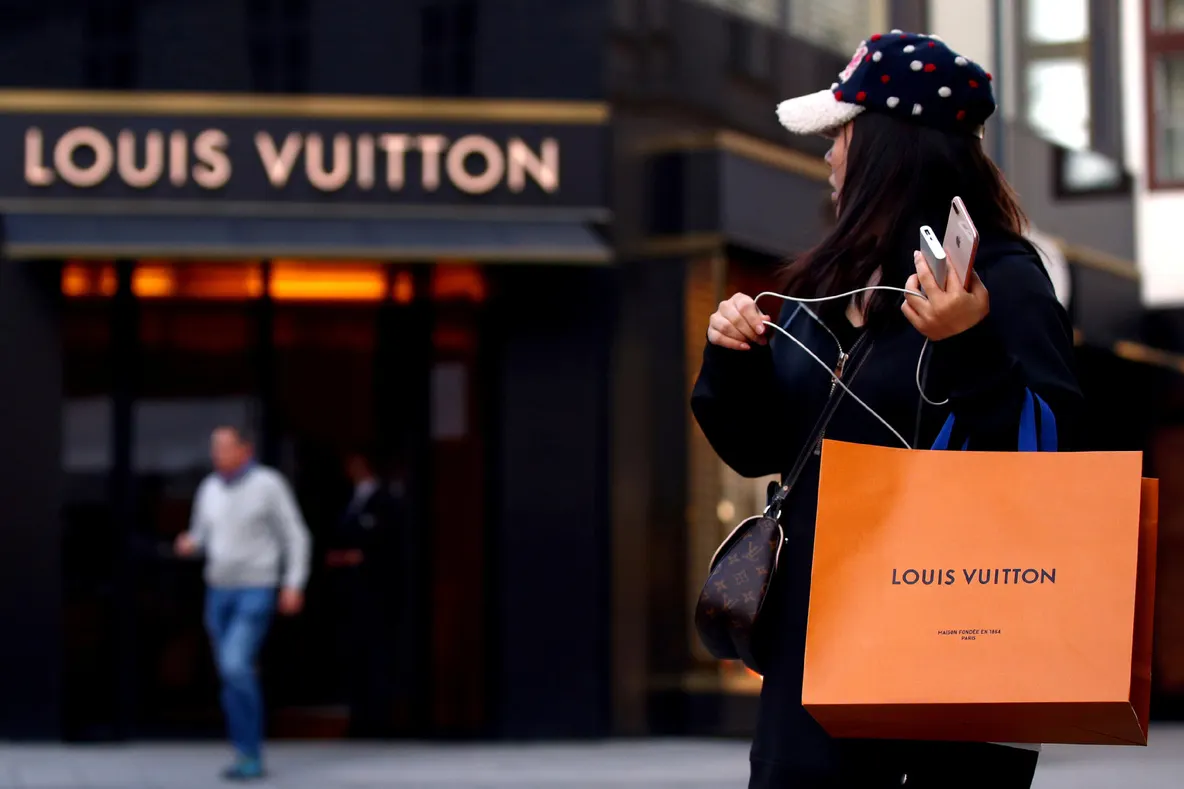 Coadă la Louis Vuitton în centrul Vienei, după redeschiderea magazinelor