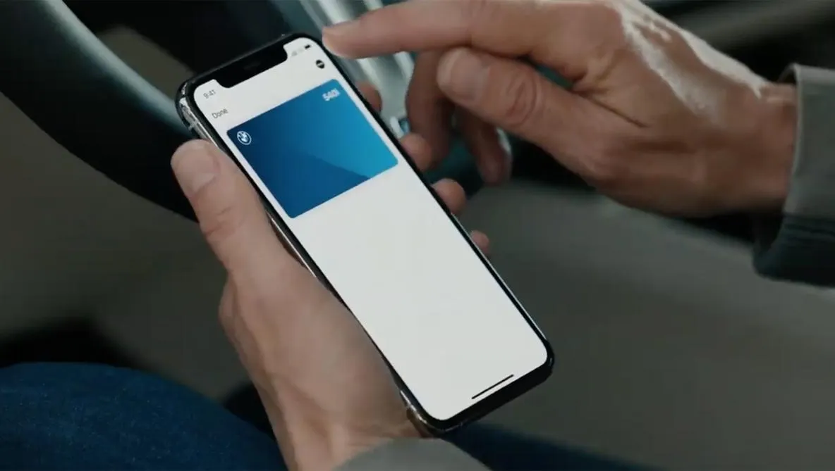 Apple lansează telefonul care poate porni mașina