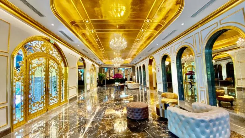 S-a deschis hotelul placat cu aur. Nu se află în Dubai!