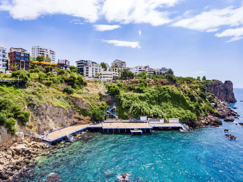 Cele mai frumoase plaje din Antalya, paradisul turcesc de la malul mării