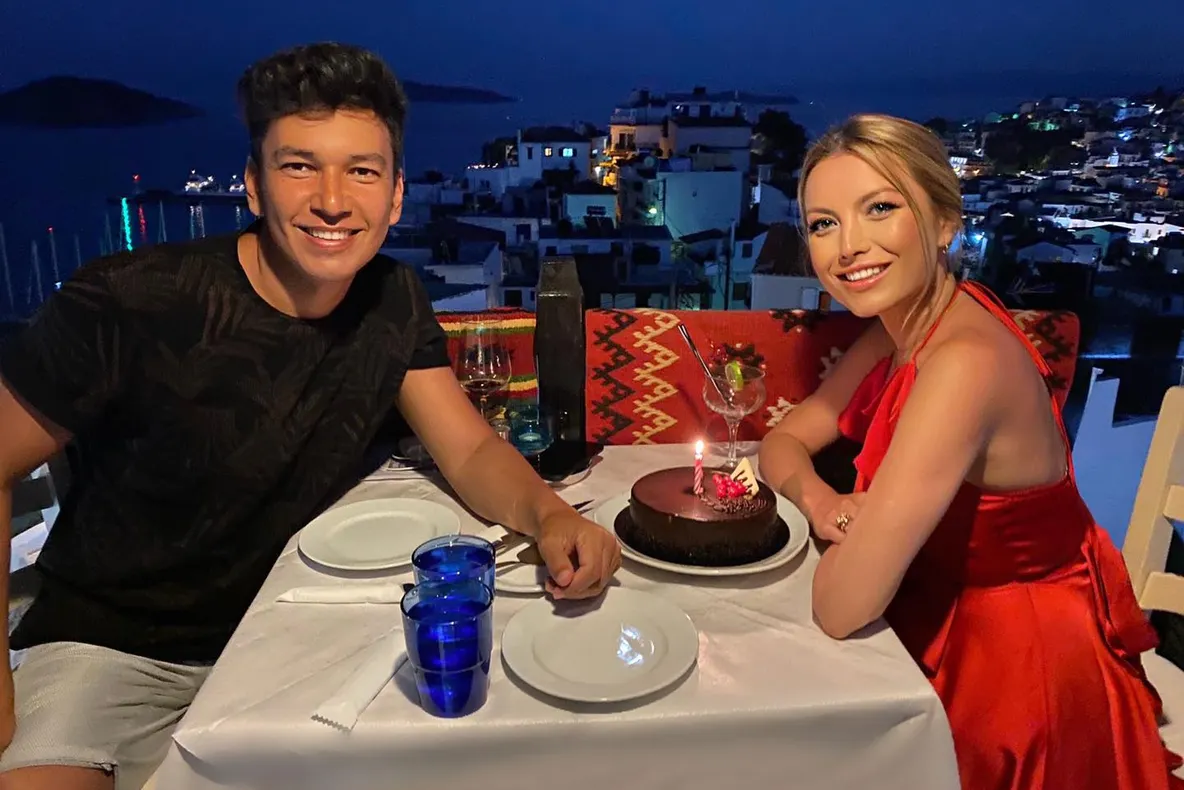 De ce surprize a avut parte Elena Gheorghe la tripla aniversare