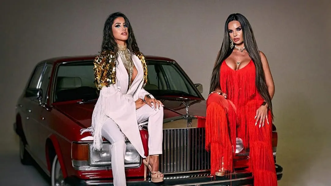 Loulou și Melisa au filmat în noul videoclip cu un Rolls Royce de colecție