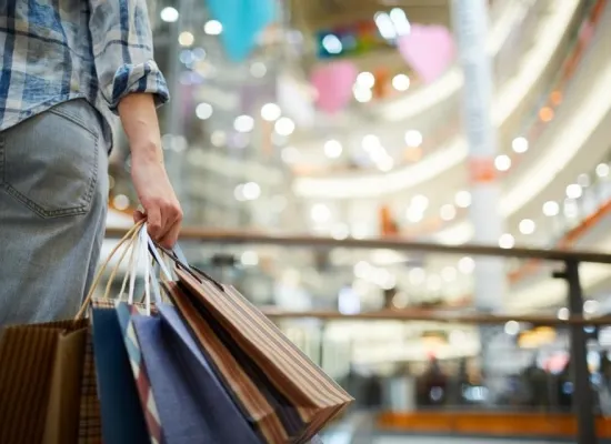 Un mare jucător din industria modei face concedieri masive. Criza i-a afectat serios vânzările