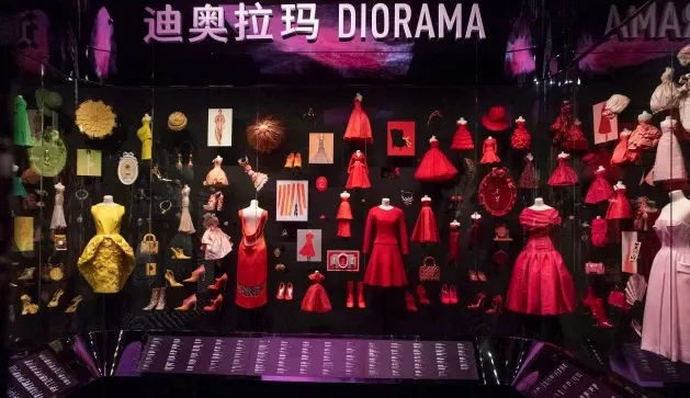 Dior sărbătorește curajul printr-o mega expoziție la Shanghai