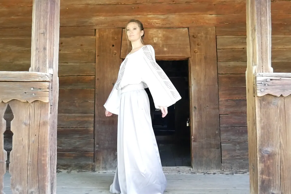 Designerul Dorin Negrău si-a prezentat noua colecție la New York Fashion Week în plină pandemie