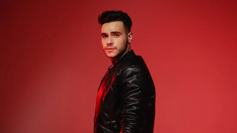 Mircea Eremia și Cătălin Moroșanu, colegi de serial pe Youtube