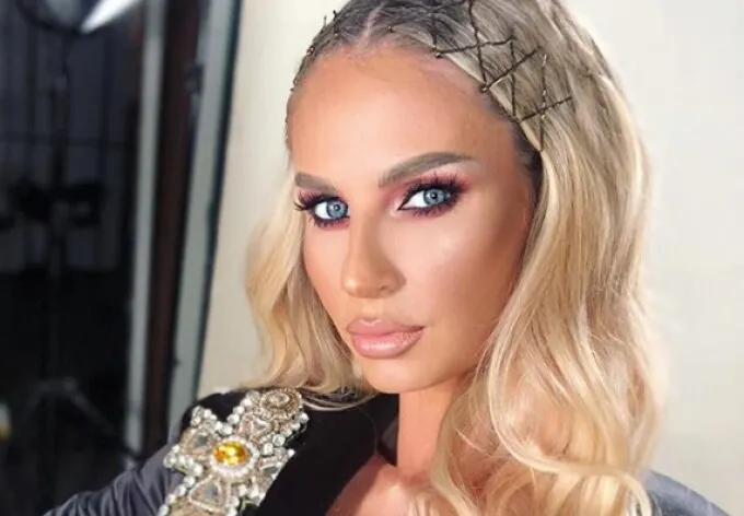 Andreea Bănică și soțul ei, mândri de fiul lor