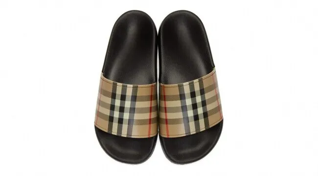 Burberry a pus la vânzare papuci de casă de lux