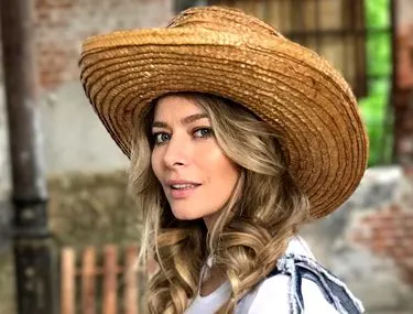 Cum se descurcă Laura Cosoi cu doi copii