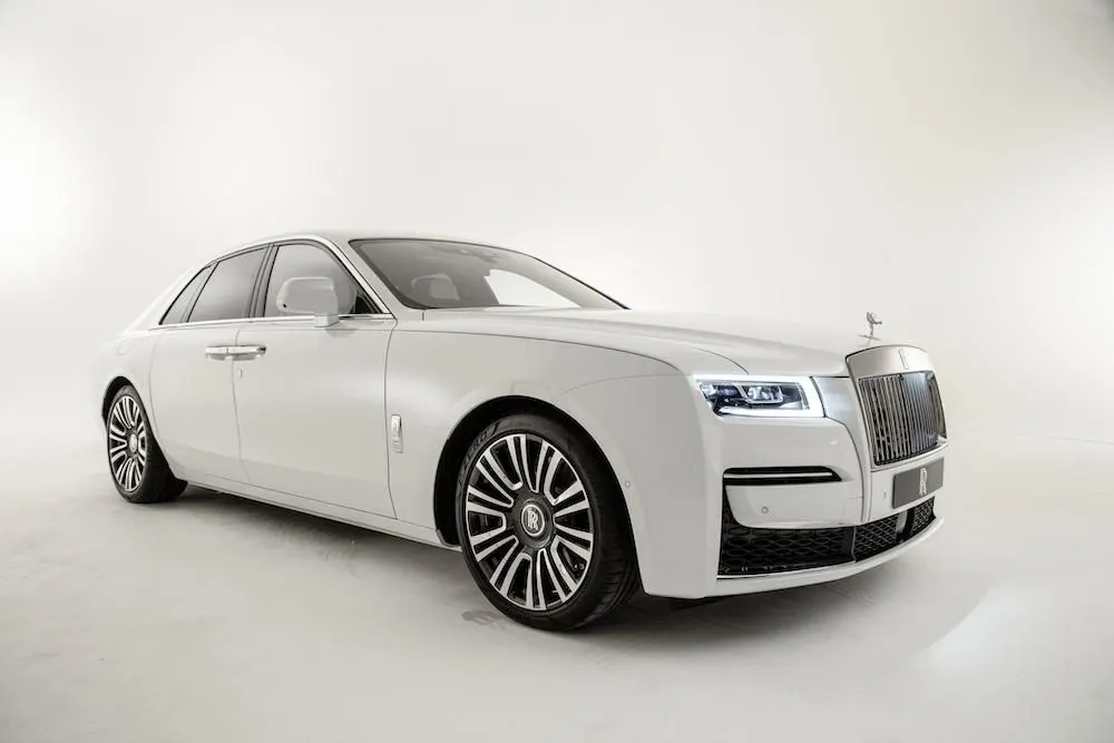 Piesa Rolls Royce de 4.000 euro interzisă în UE pe motiv că „poluează luminos”