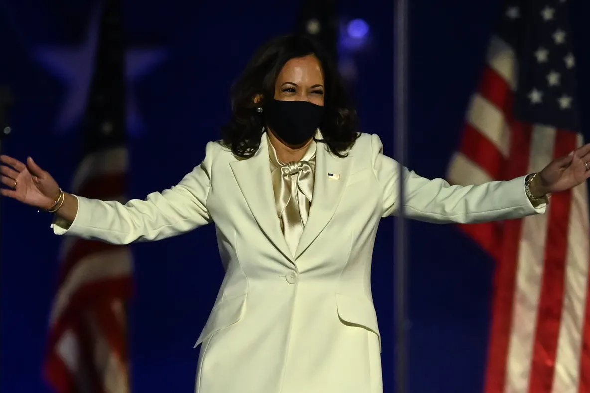 Mesajul puternic transmis de Kamala Harris prin ținuta purtată la discursul învingătorilor