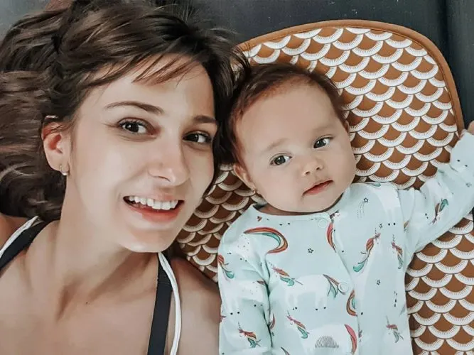 Dana Rogoz a plecat din România doar cu fiica ei. Ce s-a întâmplat?