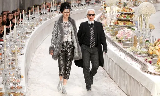 Muza lui Karl Lagerfeld a murit subit la 50 de ani