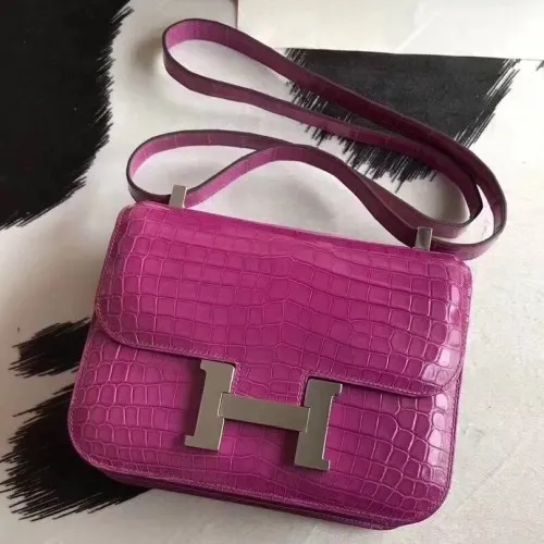 Prima licitație de artă din această iarnă e dedicată poșetelor Hermès și vinurilor de colecție