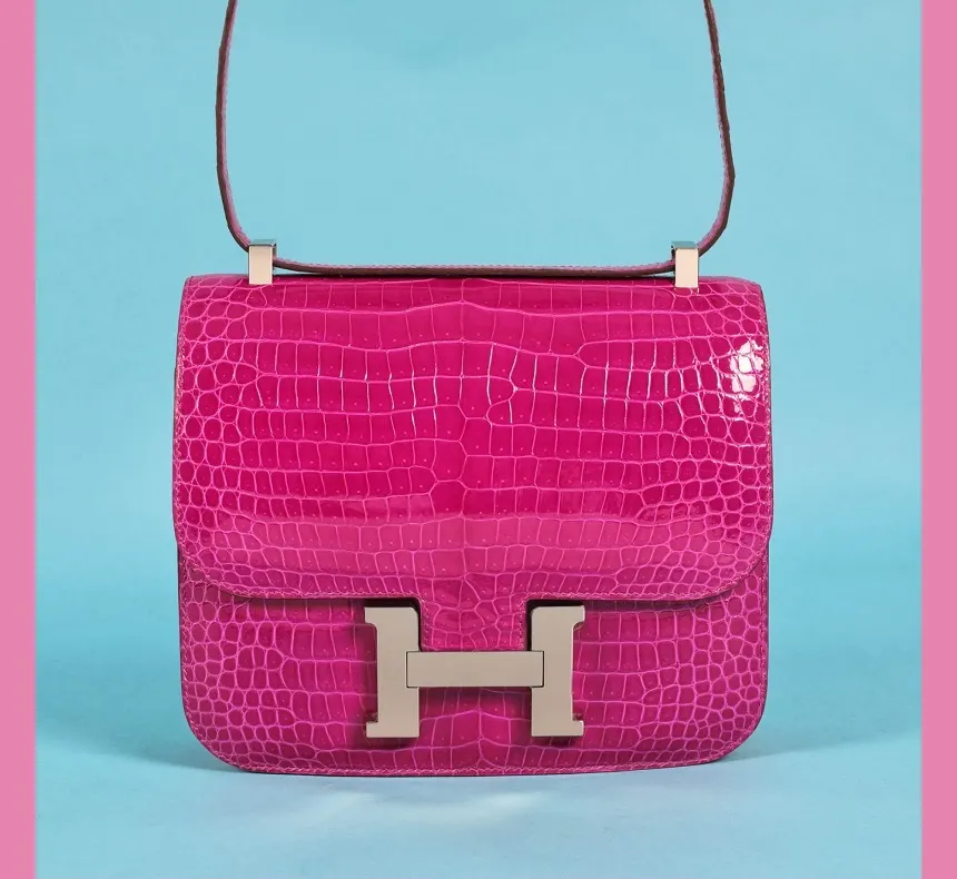 Licitația de Crăciun: cu cât s-a vândut Geantă Hermès din piele de crocodil