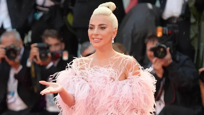Lady Gaga dezvăluie prima imagine din filmul „Gucci”