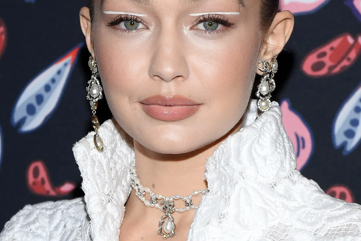Eyeliner alb | Tendința de machiaj a momentului