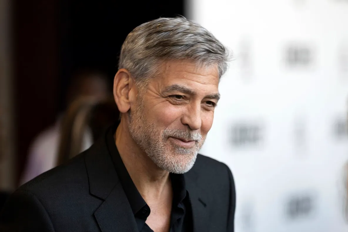 Mai casual ca oricând: 6 lecții de stil de la George Clooney