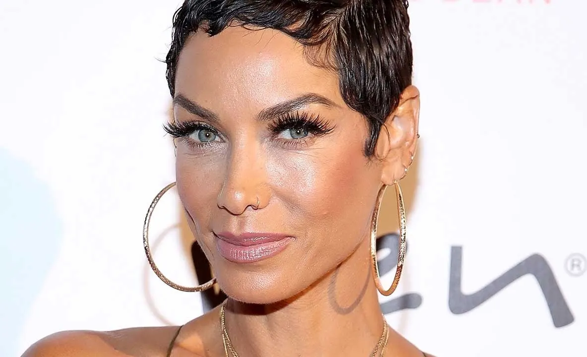 Nicole Murphy, abdomen de fier la 53 de ani
