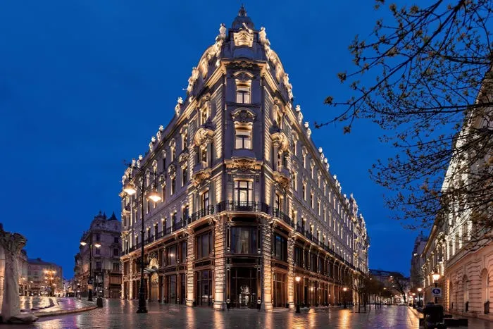 Cel mai nou hotel de lux din Budapesta a fost construit într-un palat regal