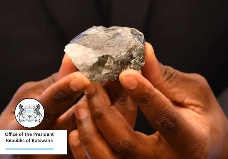 Un enorm diamant brut, descoperit în Botswana