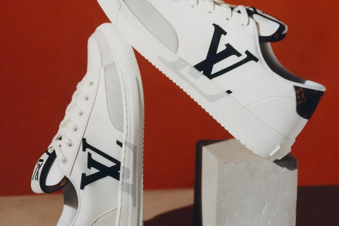 Louis Vuitton lansează primii pantofi sport unisex