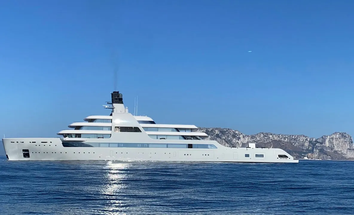 Solaris | Megayachtul de 610 mil. $ al miliardarului rus Roman Abramovici, sigur ca Air Force One