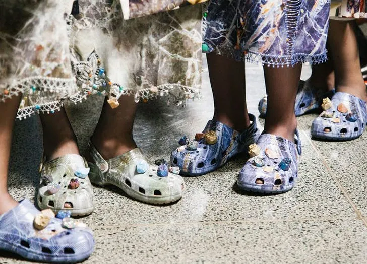 Cum a devenit Crocs un brand cult