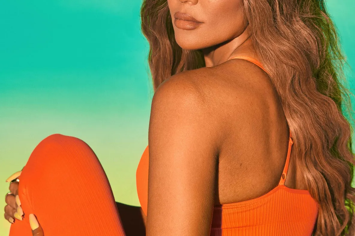 Khloe Kardashian dezvăluie cele 5 piese pe care o femeie ar trebui să le aibă întotdeauna în garderoba ei