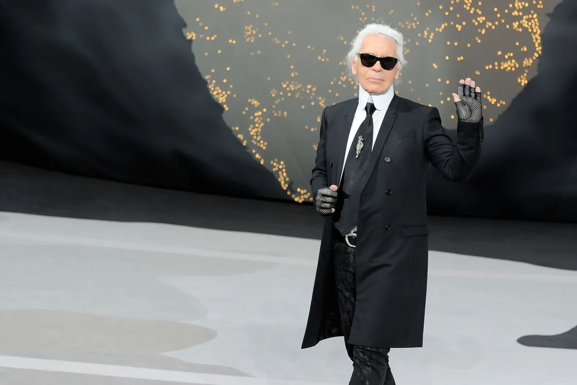 Mii de obiecte care i-au aparținut lui Karl Lagerfeld se îndreaptă către licitație
