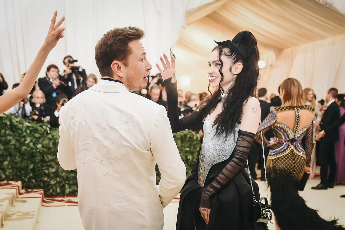 Elon Musk și cântăreața Grimes s-au despărțit