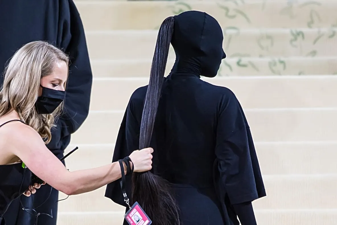 Kim Kardashian și incredibila coadă de cal de 10.000 de dolari
