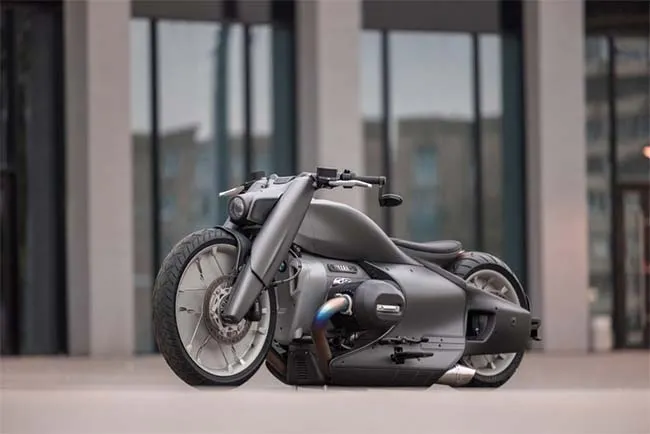 Motocicleta BMW R 18 de la Zillers Garage ne duce în viitor