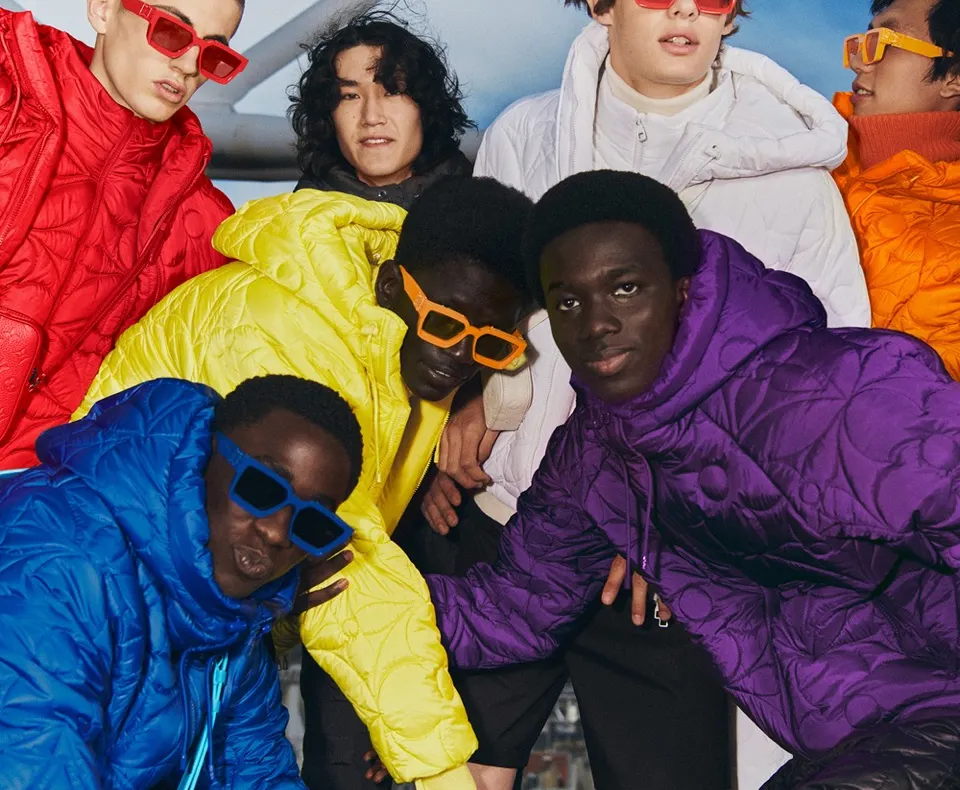 Colecția Louis Vuitton toamnă/iarnă 2021/2022 aduce curcubeul pe pământ