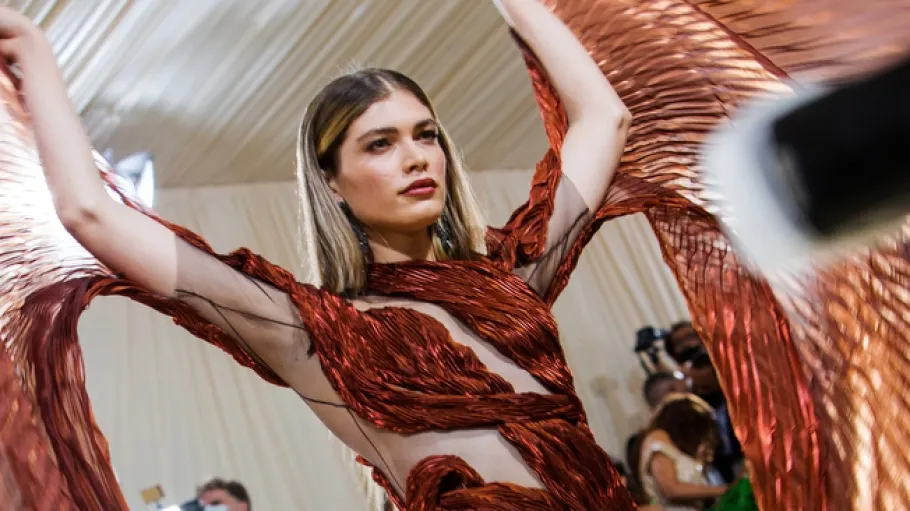Modelul transgender Valentina Sampaio, noua imagine Armany Beauty