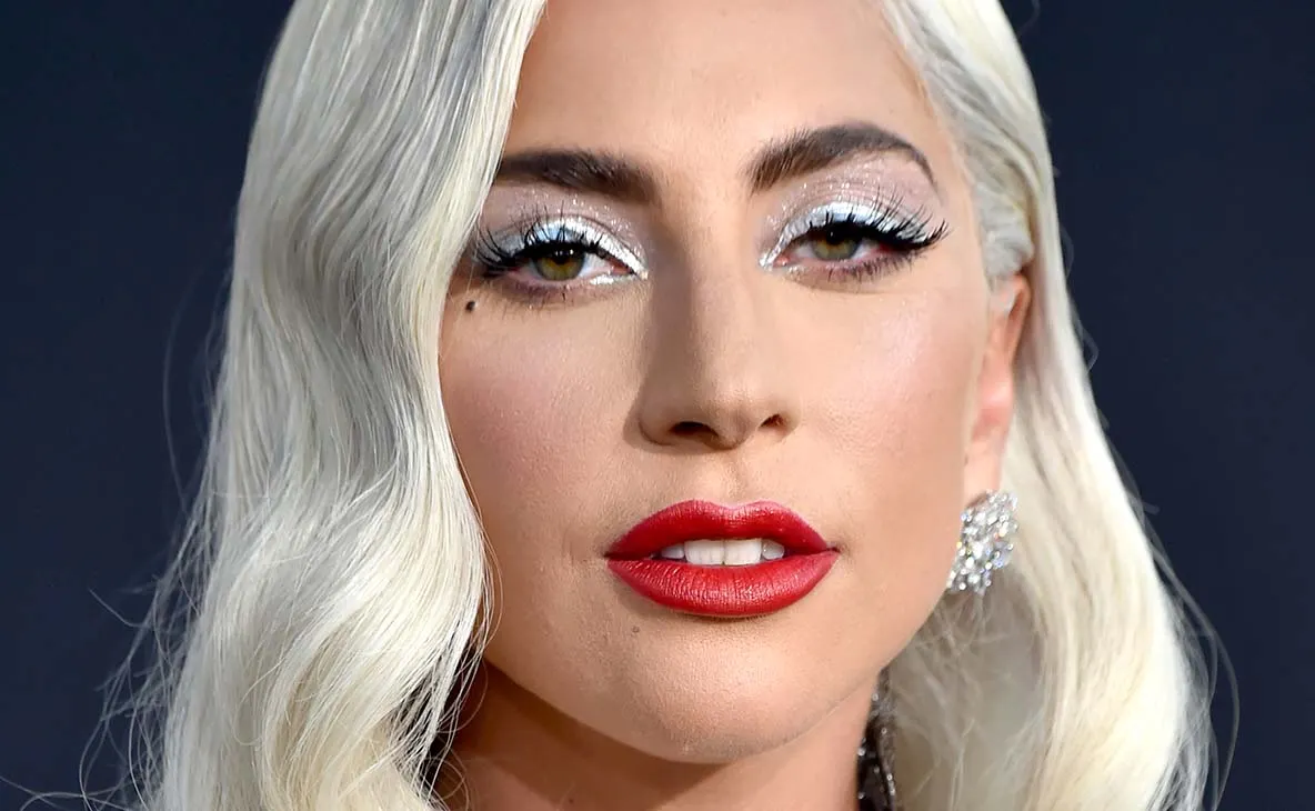 Lady Gaga lansează o colecție de machiaj pentru sărbători