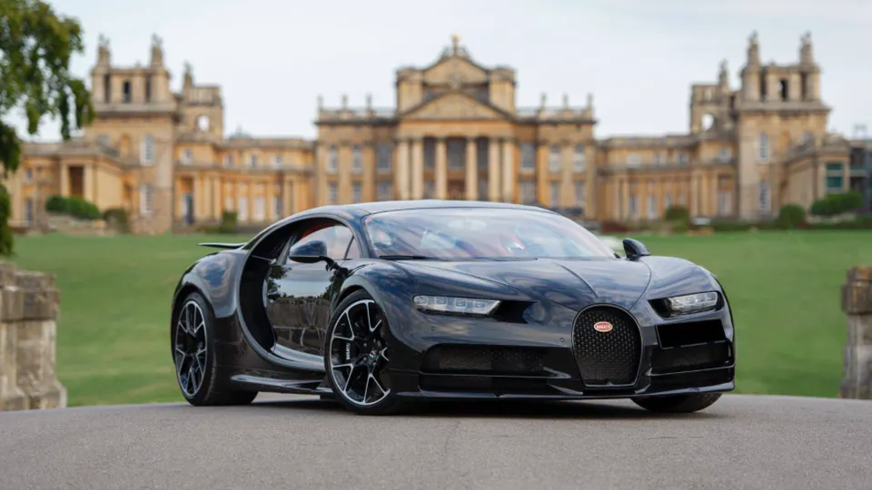 Bugatti riscă și numește un CEO de doar 33 de ani